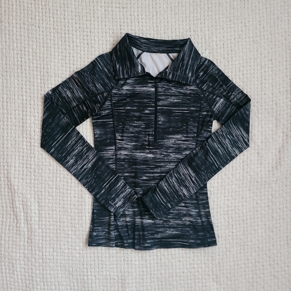 Under Armour Tops - Longsleeve Workout Top